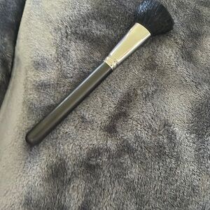 A makeup brush that has not been used on anyone’s face